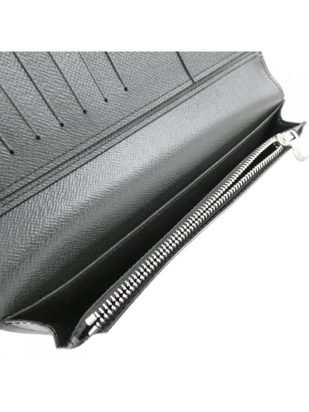 Louis Vuitton Taiga Portefeuille Brazza Wallet